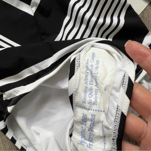 La Blanca Fine Lines Mitred Stripes One Piece Black & White size 4 - Picture 10 of 12